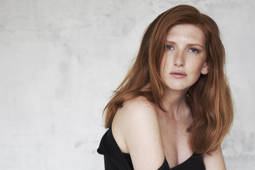 Emma - Fotograf Daniel K. Johansson i Växjö - För en tid sen fick jag möjligheten att låna en kollegas dagsljusstudio för att fotografera denna serie. Resultatet blev publicerat i senaste Vanichi Style. 
Modell - Emma - Stockholmsgruppen Makeup & Hår - Elin Laine - www.elinlaine.com   Läs hela numret här - Vanichi Style
 
 
